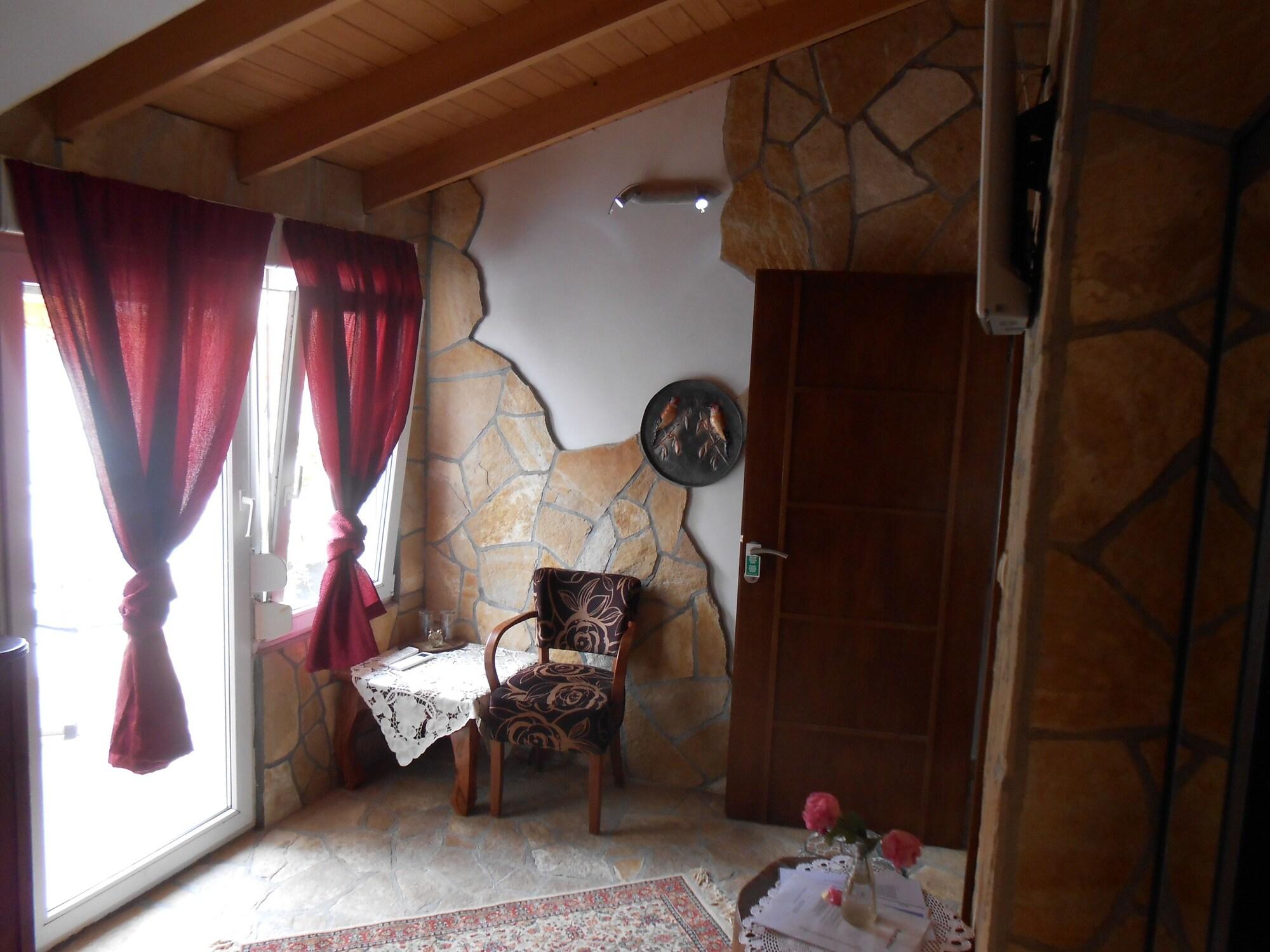 מוסטר Villa Anri מראה חיצוני תמונה