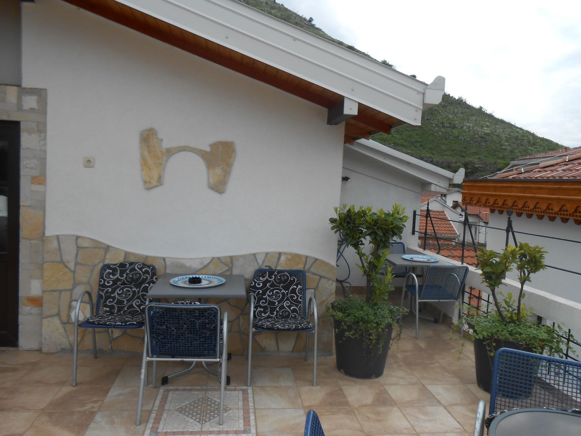 מוסטר Villa Anri מראה חיצוני תמונה