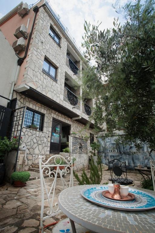 מוסטר Villa Anri מראה חיצוני תמונה