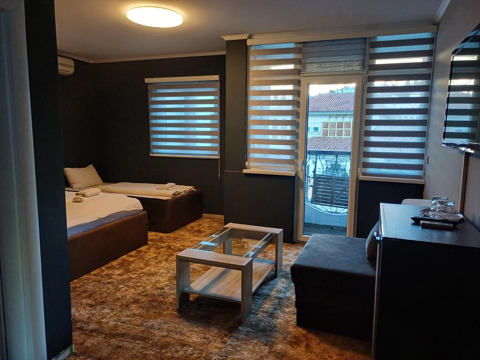 מוסטר Villa Anri מראה חיצוני תמונה