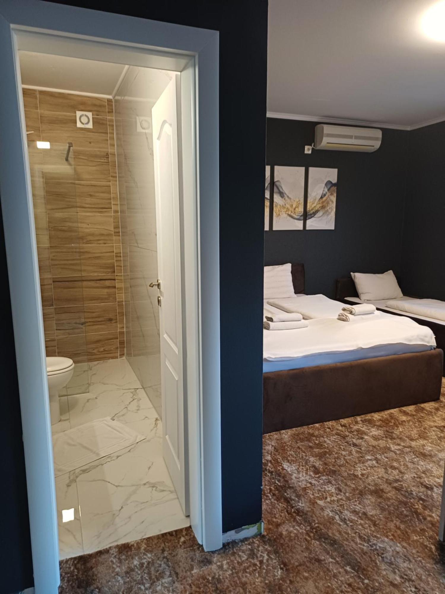 מוסטר Villa Anri מראה חיצוני תמונה