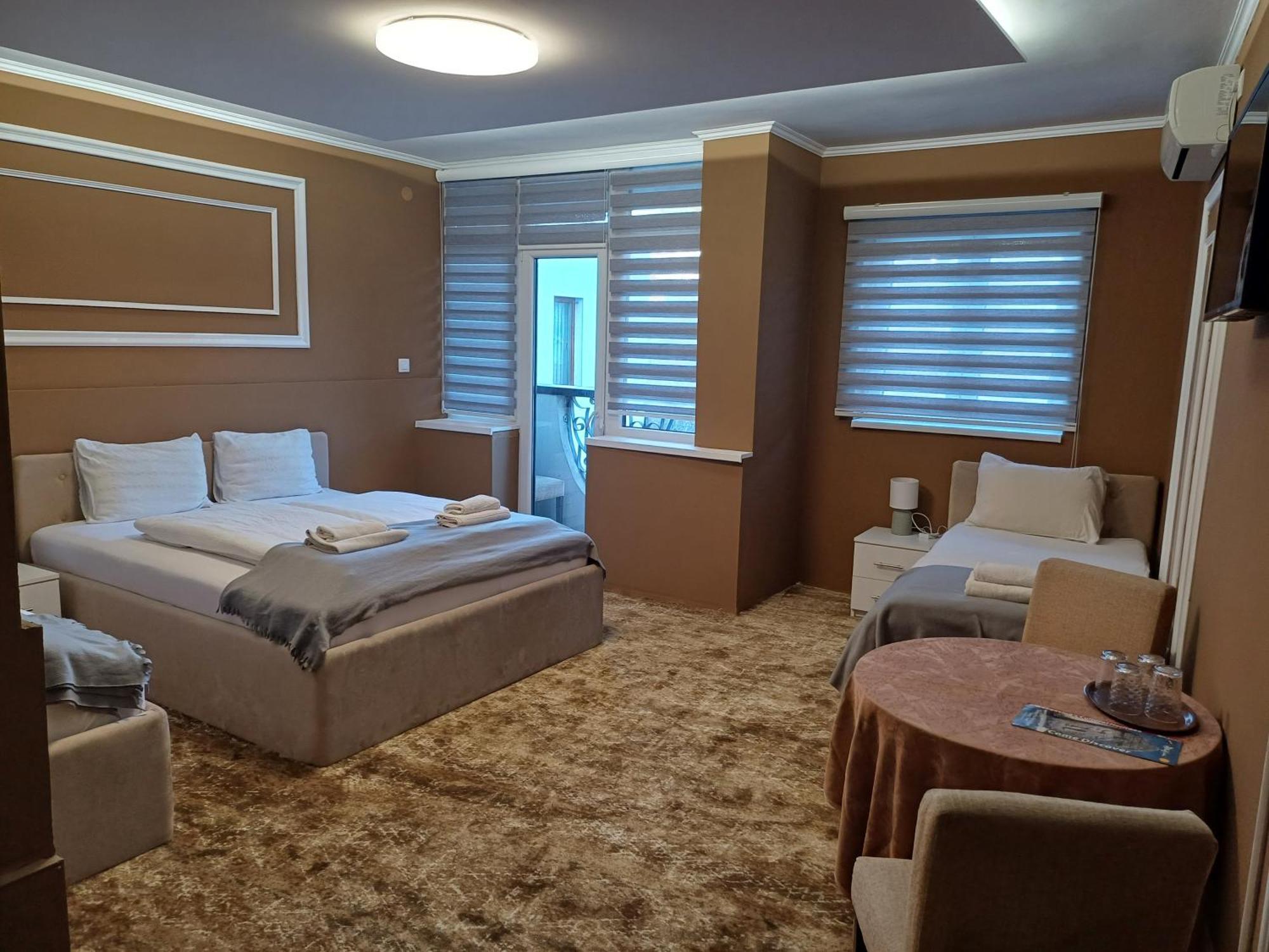 מוסטר Villa Anri מראה חיצוני תמונה