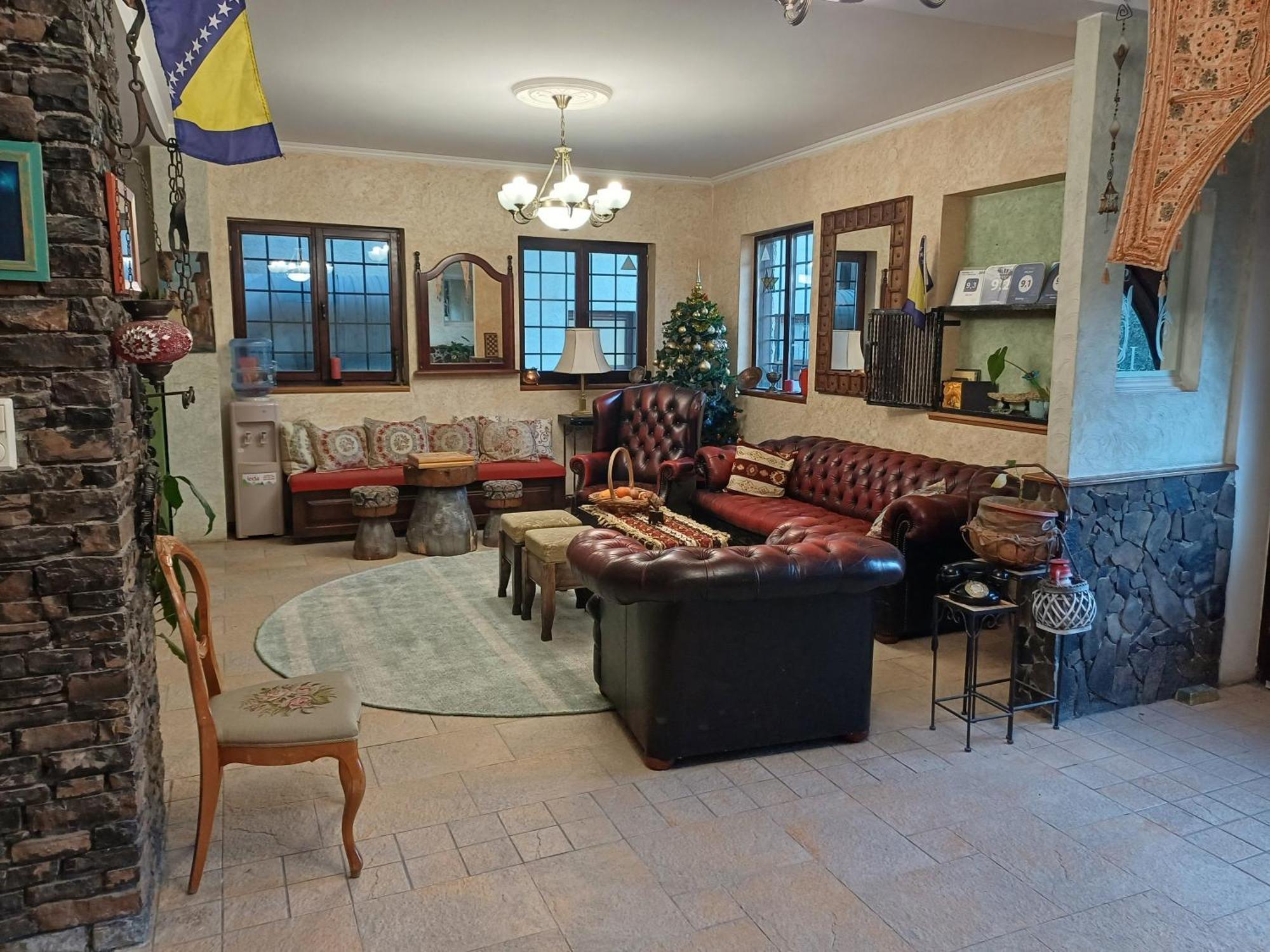 מוסטר Villa Anri מראה חיצוני תמונה