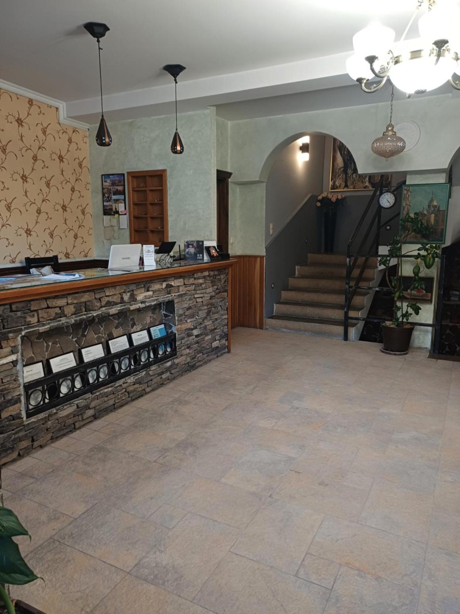 מוסטר Villa Anri מראה חיצוני תמונה