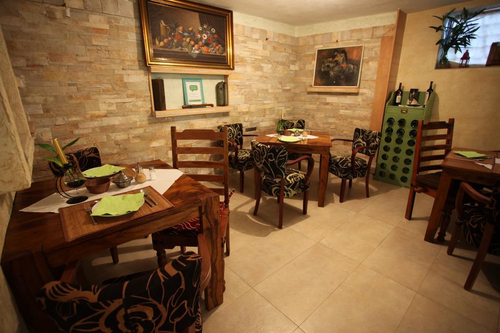 מוסטר Villa Anri מראה חיצוני תמונה