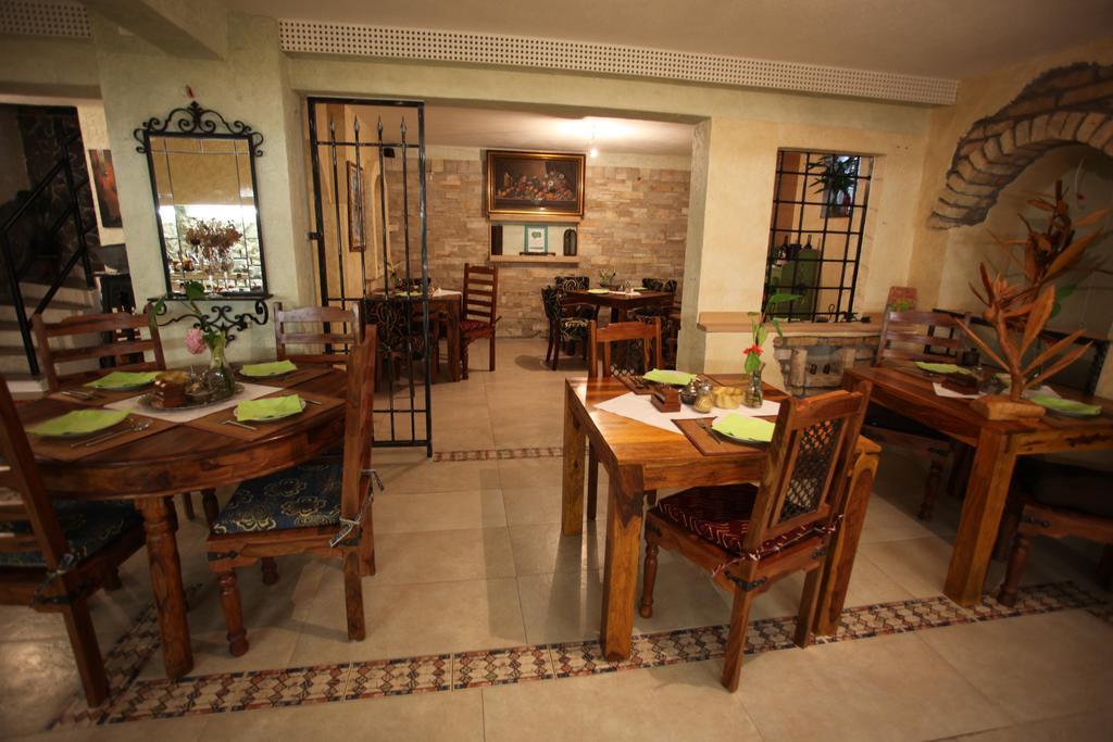 מוסטר Villa Anri מראה חיצוני תמונה