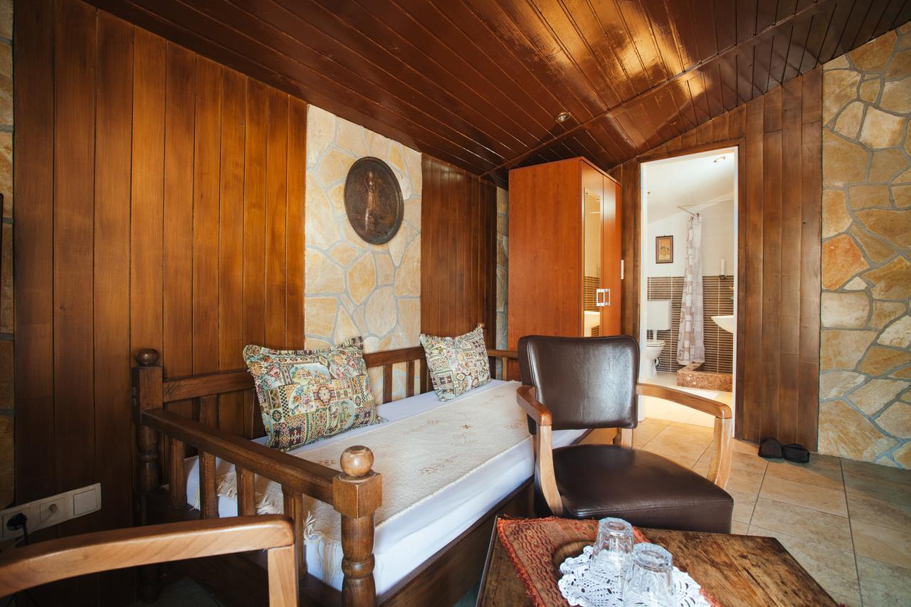 מוסטר Villa Anri מראה חיצוני תמונה
