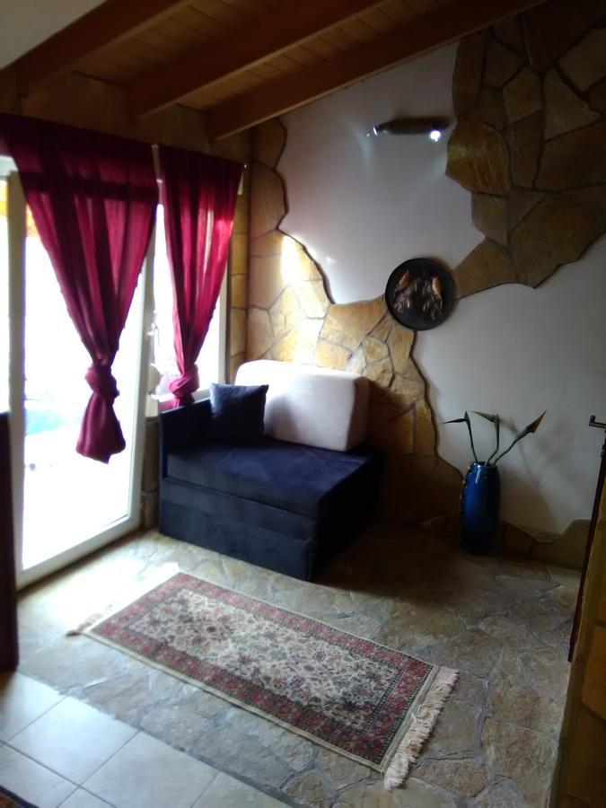 מוסטר Villa Anri מראה חיצוני תמונה