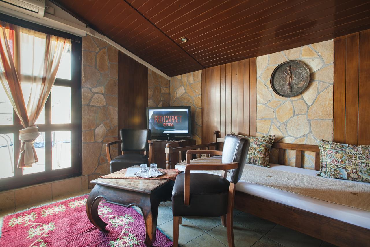 מוסטר Villa Anri מראה חיצוני תמונה