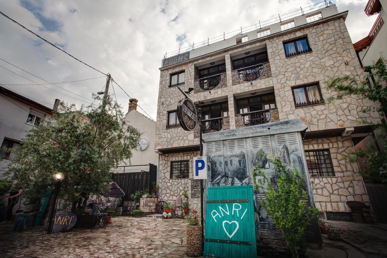 מוסטר Villa Anri מראה חיצוני תמונה